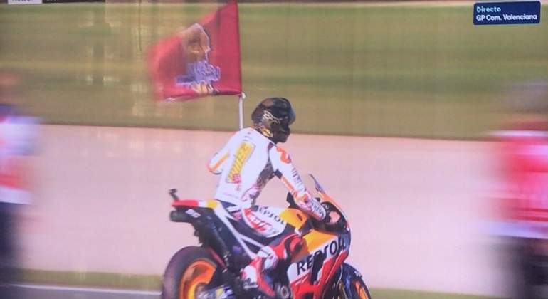 marquez-bandera-mundial.jpg