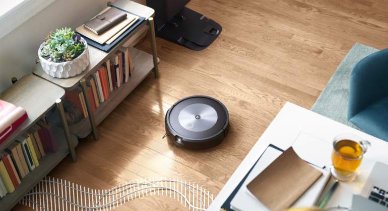 Roomba-j7-1.jpg