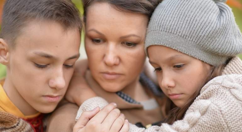 familia-triste-dreamstime.jpg
