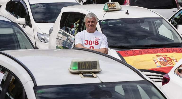 El taxi reabre la guerra contra las VTC: anuncia huelgas en Madrid y Barcelona