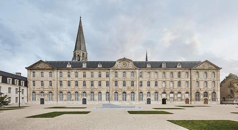 Louis-Vuitton-1.jpg