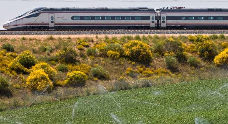 tren S114 que hace el servicio Avant