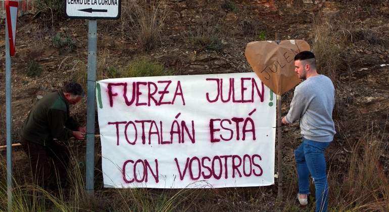 cartel-fuerza-julen-efe.jpg