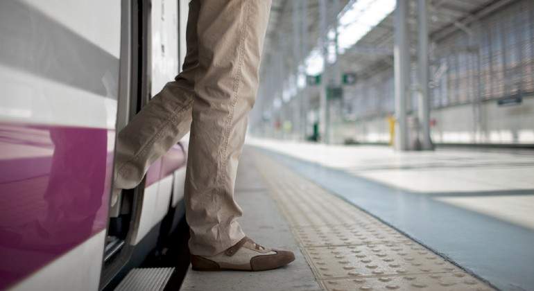 renfe-viajero-pies.jpg