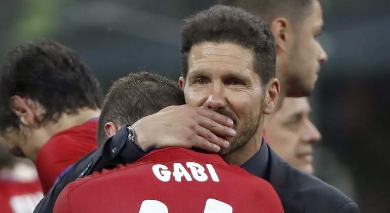 simeone-abrazo-gabi-efe.jpg