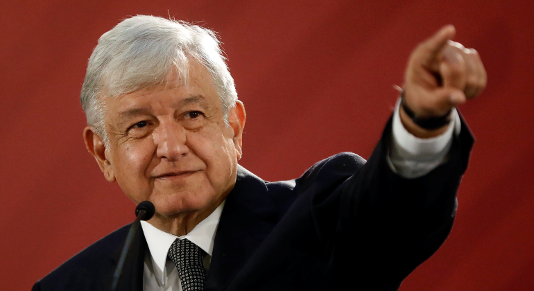 amlo-dedo-reuters.png