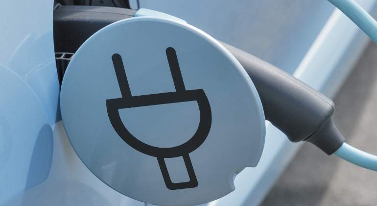 recarga-electrico-dreamstime.jpg