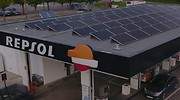 El juez imputa a Repsol y CaixaBank por los encargos a Villarejo