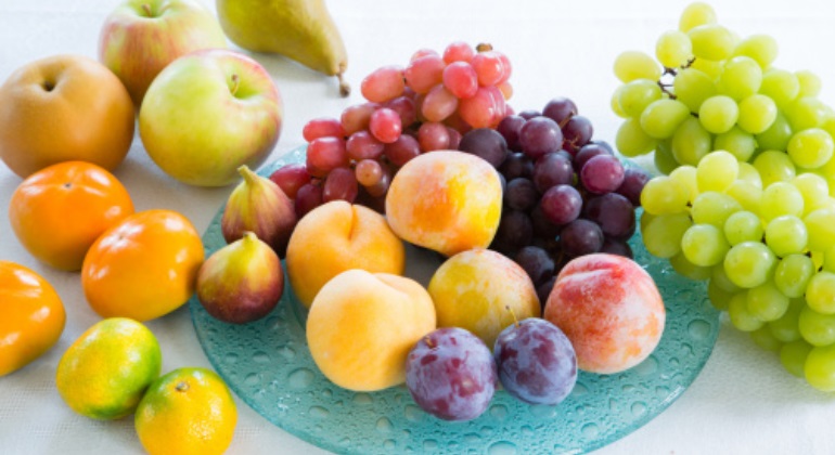 melocotones-ciruelas-frutero-getty.jpg