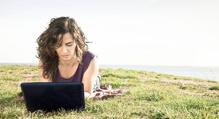 trabajar-vacaciones-ordenador-770-istock.jpg