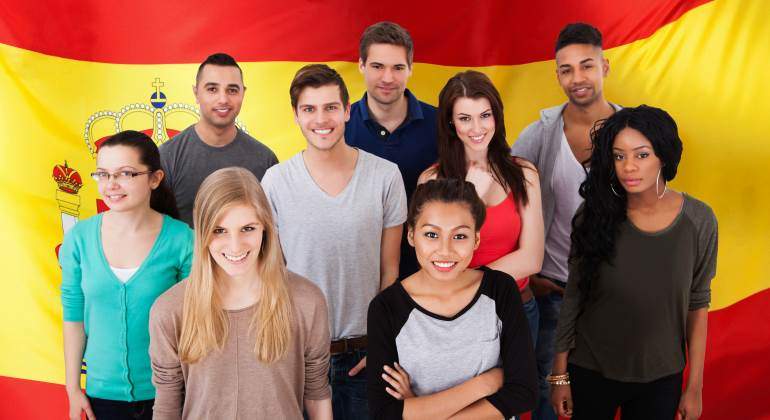 espana-bandera-jovenes-770-dreamstime.jpg
