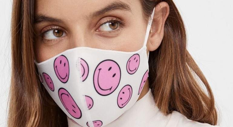 mascarilla-inditex-smiley-bershka.jpg
