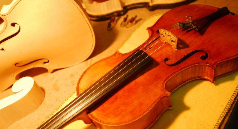 violin-fabricacion-artesano-770.jpg