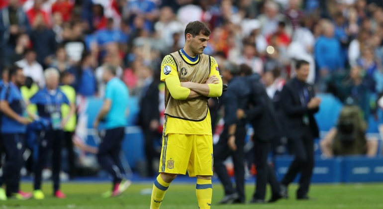 Casillas-espana-distraido-francia-2016-reuters.jpg