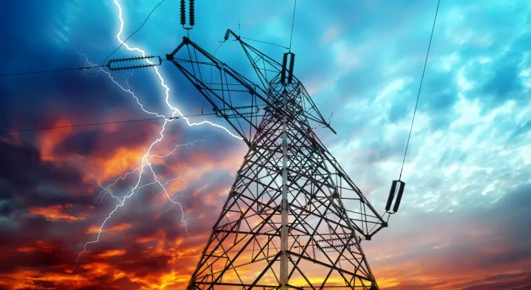 electricidad-torre-luz-tormenta-dreamstime.jpg