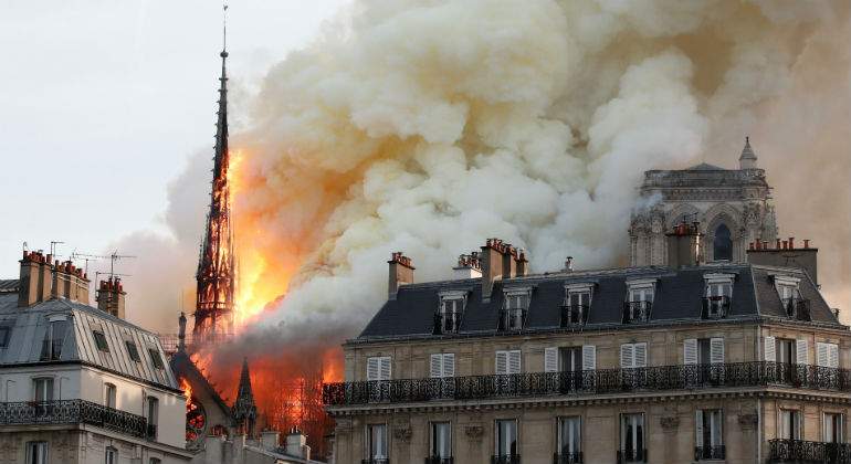 notre-dame-aguja-llamas-reurters.jpg