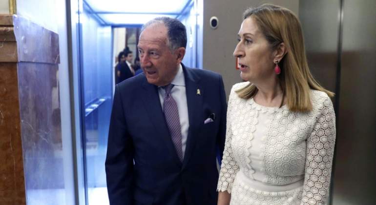 sanz-roldan-ana-pastor-congreso-efe.jpg