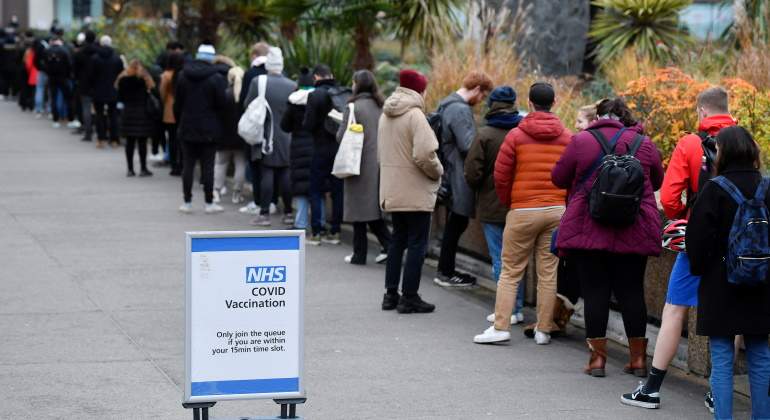 cola-vacunas-londres-reuters-770x420.jpg