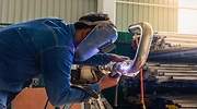 La industria española se prepara para un escenario recesivo y recorta plantilla por primera vez desde 2013