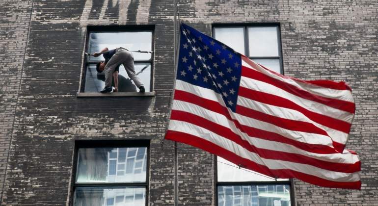 EEUU-bandera-trabajador.jpg