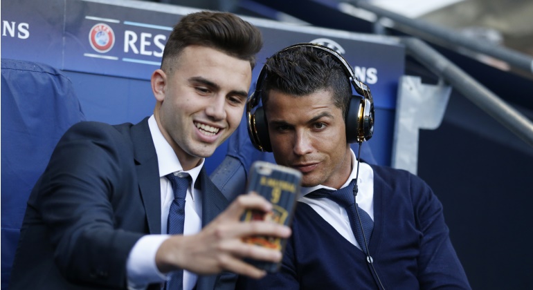 Borja-Mayoral-CR7-selfie-2016-reuters-manchester.jpg