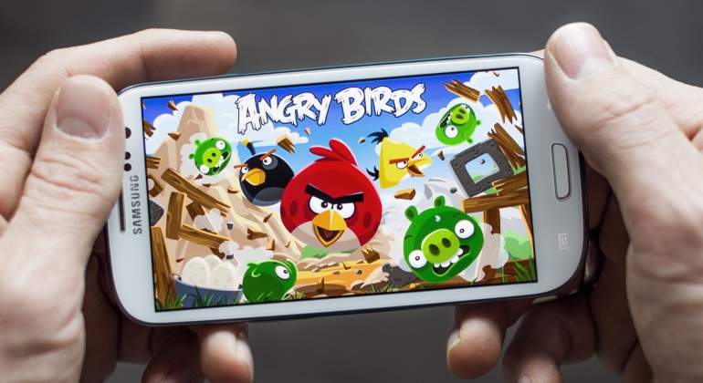 angry-birds-movil-dreamstime.jpg