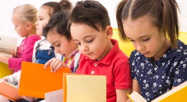 Nios en el aula