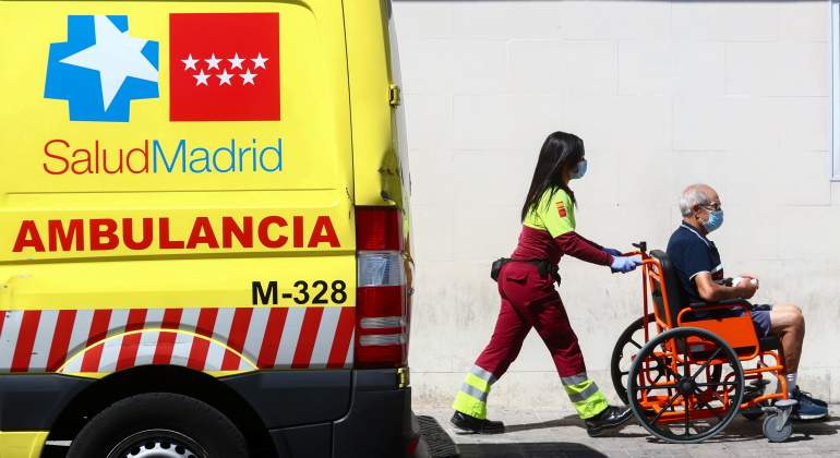coronavirus-ambulancia-madrid-reuters.jpg