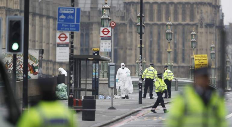 Londres-ataqueParlamento-puente-23marzo2017-EFE.jpg