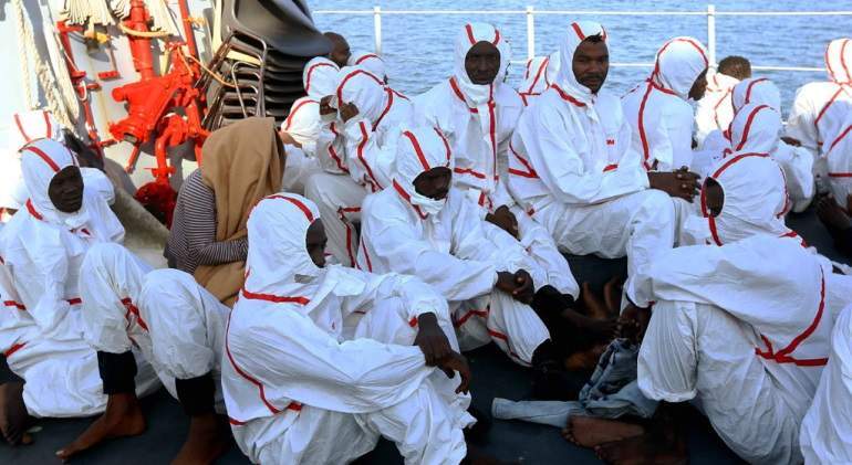 Inmigrantes en un barco