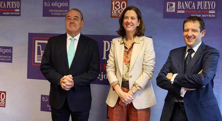 Presidente-de-Banca-Pueyo-junto-a-presidenta-AEB--y-director-general-de-Banca-Pueyo.JPG