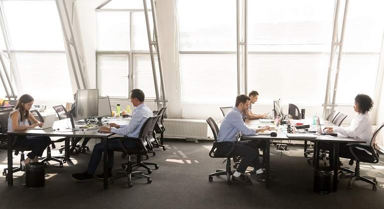trabajadores-oficina-770.jpg