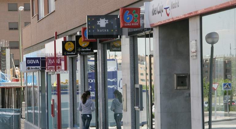 oficinas-sucursales-bbva-caixabank-kutxabank-ibercaja.jpg