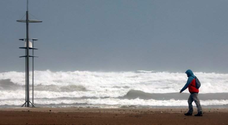 valencia-temporal-playa-efe.jpg