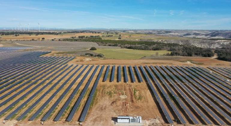 Planta-fotovoltaica-de-Iberdrola-Revilla-Vallejera--Burgos.jpg