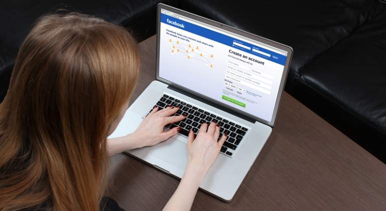 ordenador-facebook-dreams.jpg