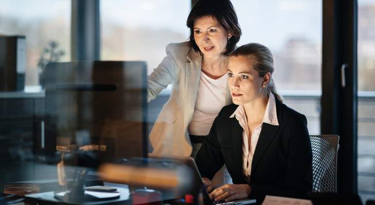 mujer-directiva-istock.jpg