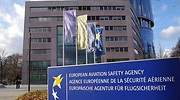 La EASA no obliga a dejar asientos vacíos en los aviones si se usa mascarilla