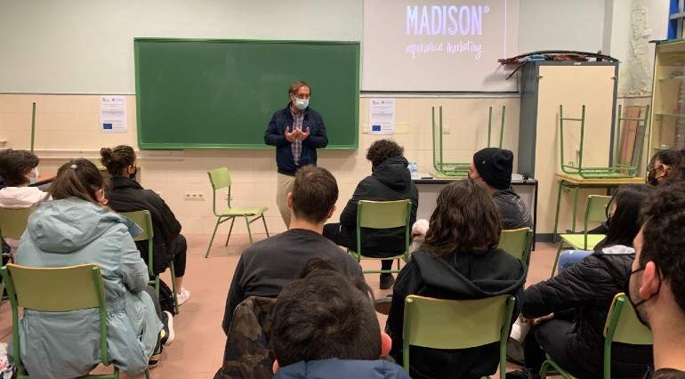 Foto-charla-Madison-febrero-2022-EF-aulas-EFCL.jpg
