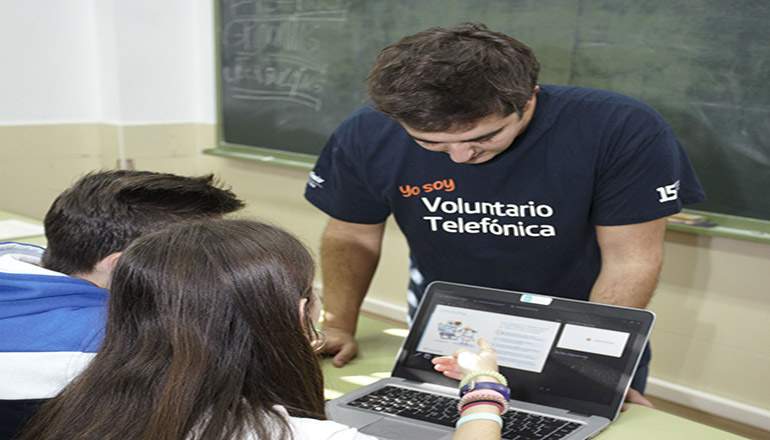 Dia-Mundial-de-la-Ciberseguridad_Voluntarios-Telefonica_3-low.jpg