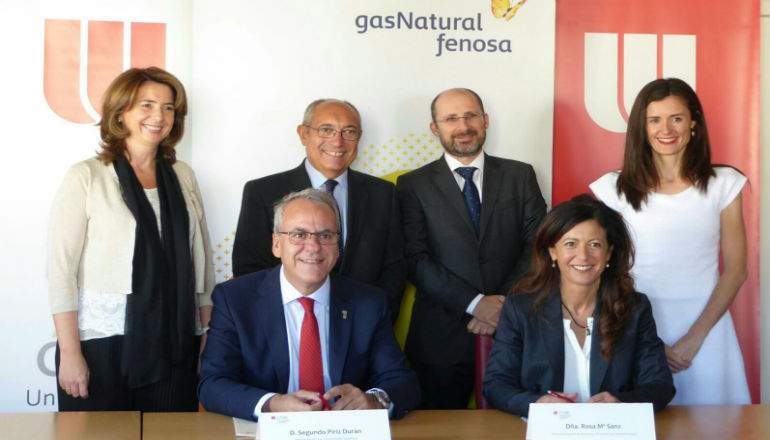 Firma-convenio-Crue.JPG