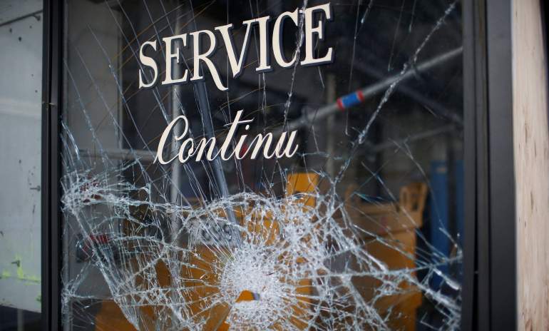 paris-chalecos-amarillos-destrozos-escaparate-reuters.jpg