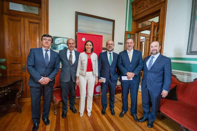 Lanzamiento-FUE-en-Mexico-2-foto-familia-DEFINI.jpg