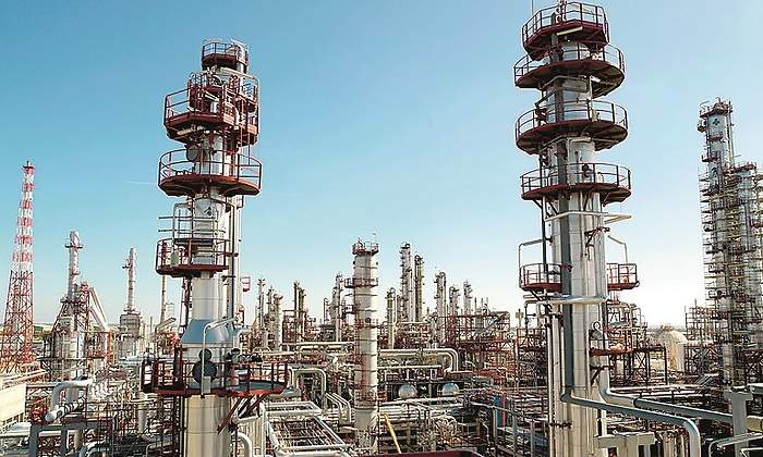 Distintas plantas petroqumicas y de refino construidas por la compaa a lo largo de casi 60 aos de existencia