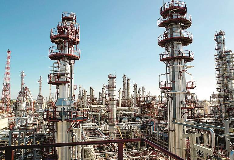 Distintas plantas petroqumicas y de refino construidas por la compaa a lo largo de casi 60 aos de existencia