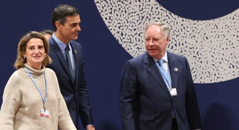 pedro-sanchez-teresa-ribera-cumbre-clima-efe.jpg