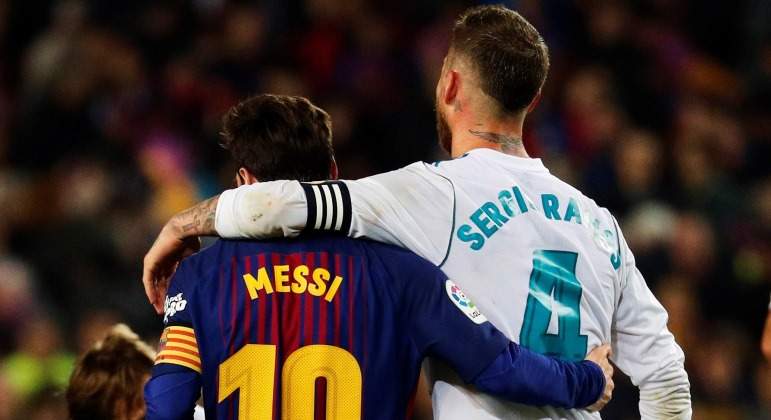 Ramos-abraza-Messi-2018-EFE-Clasico.jpg