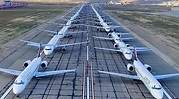 Los aviones en cuarentena abarrotan los aeropuertos