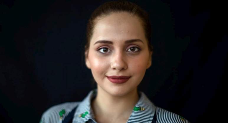 Hina Shikhani refugiada afgana de 21 aos