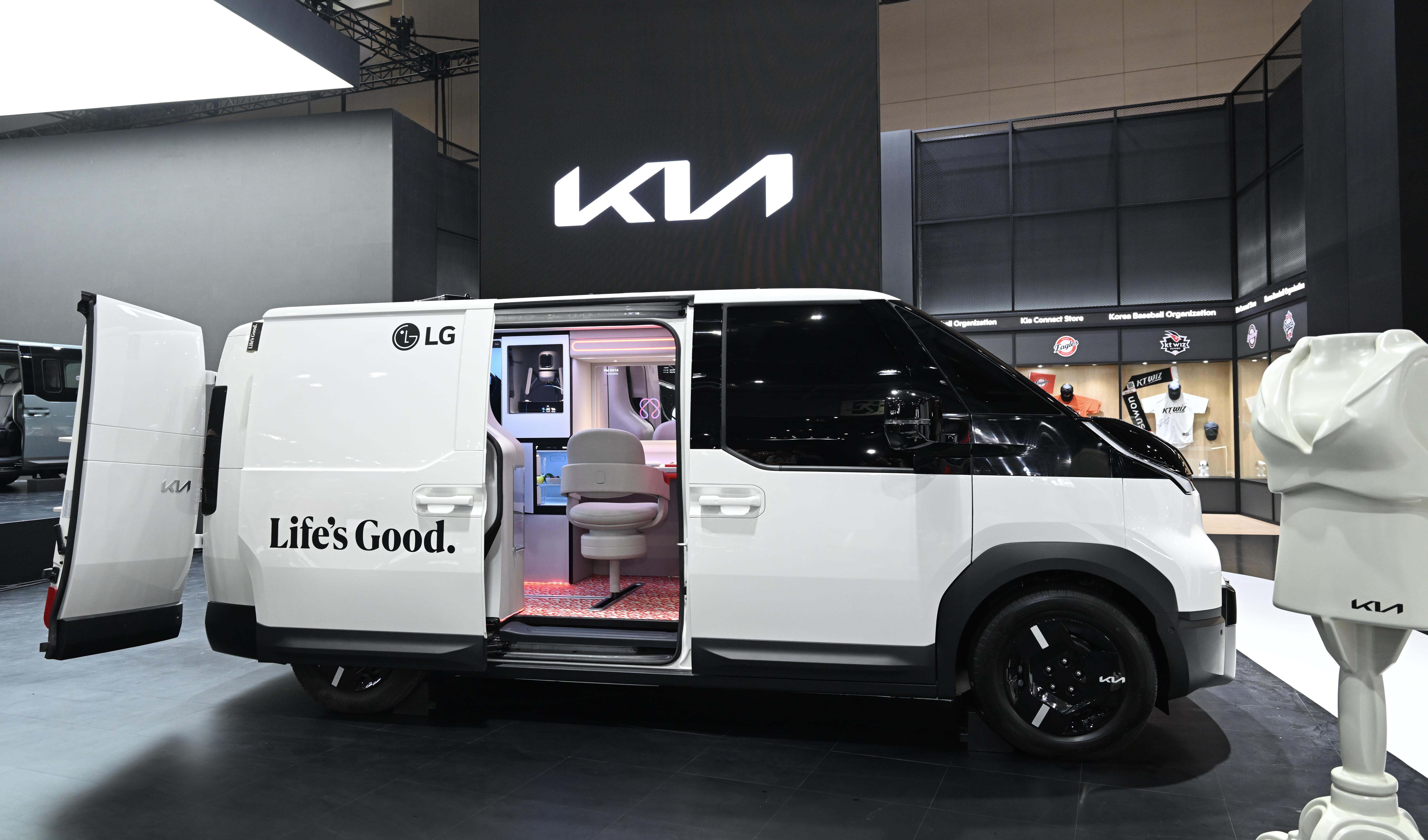 Furgonetas Kia y LG